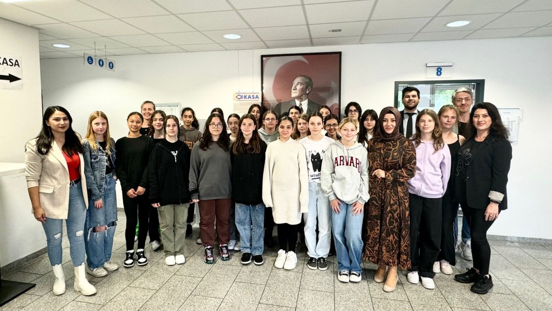 Türk ve Alman Öğrenciler Konsolosluğumuzu Ziyaret Etti